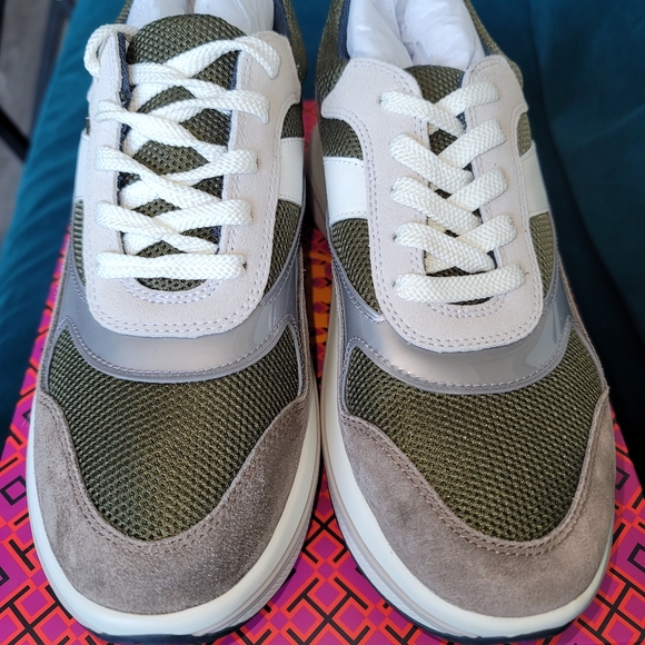 🤑 SOLD!!!! Tory Burch Sneakers - Picture 10 of 10